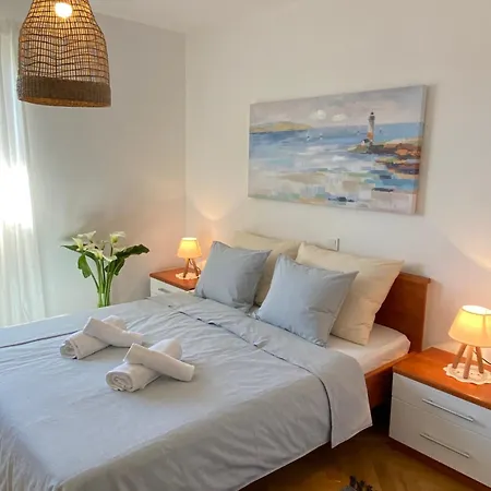 M&a With Sea View Apartment