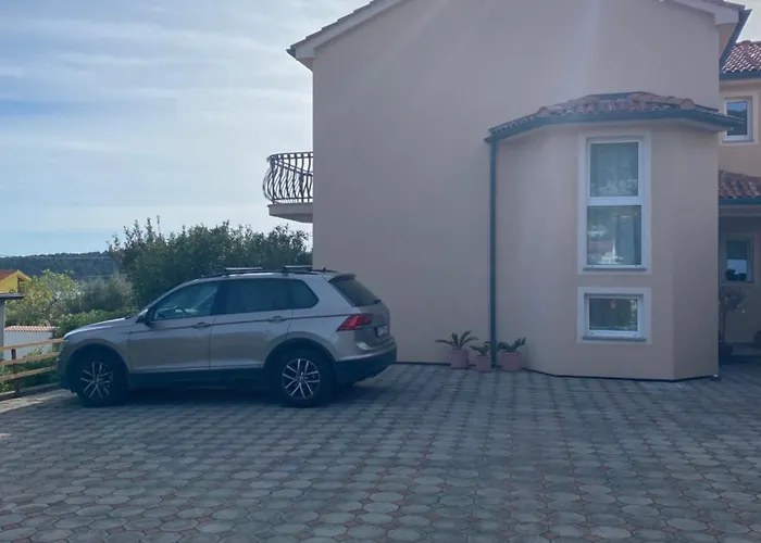 M&a With Sea View Apartment